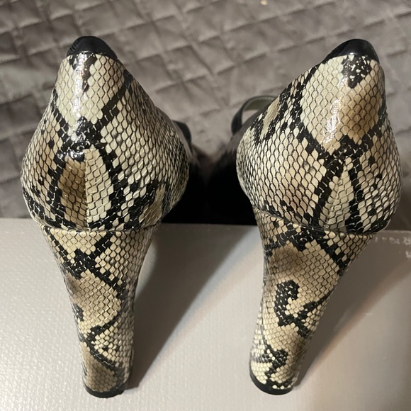 ALFANI MARY JANE HEELS-VERY GOOD CONDITION - Picture 3 of 6